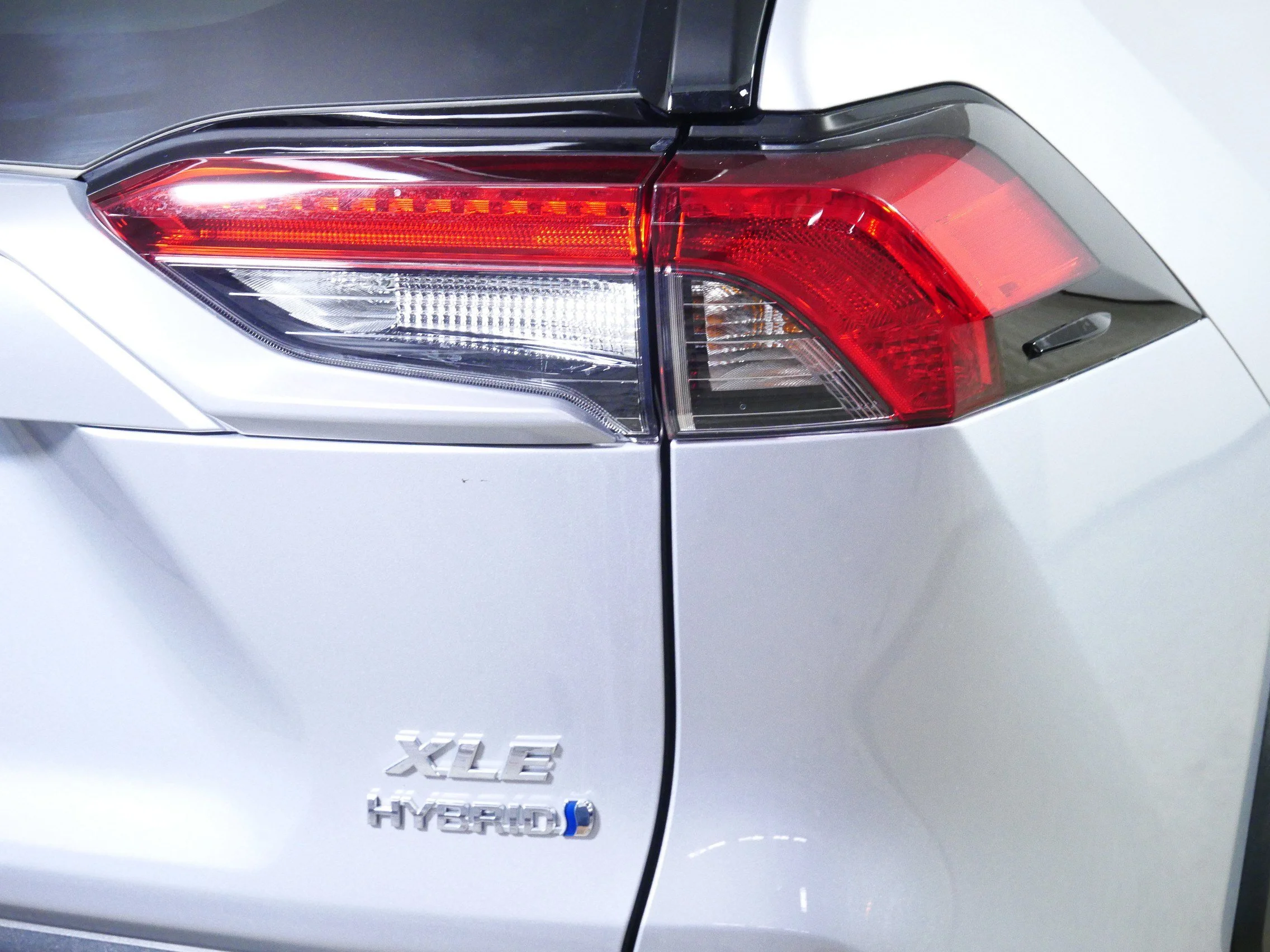 Used 2021 Silver Sky Metallic Toyota Hybrid XLE Premium image 17