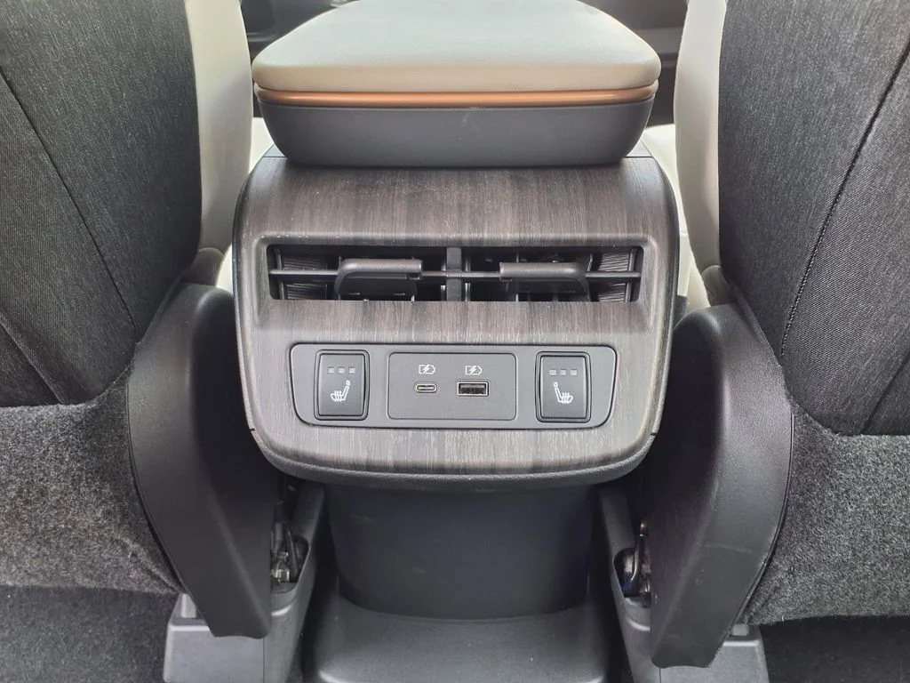 Used 2023 Everest White Pearl Tricoat/Black Diamond Pearl Nissan ENGAGE image 22