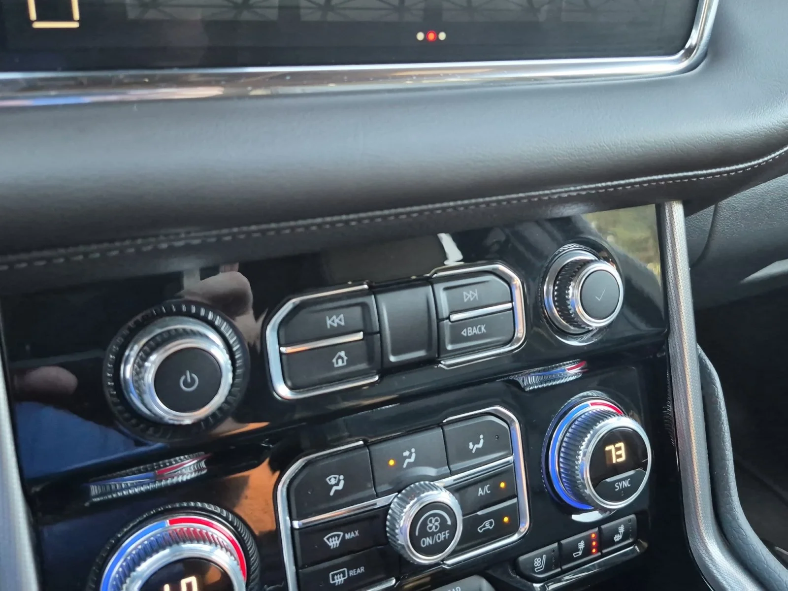Used 2023 White Frost Tricoat GMC Denali image 17