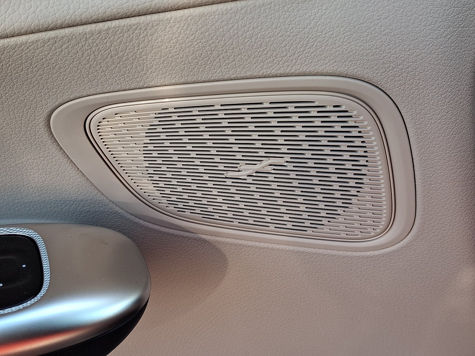 New 2027 Cirrus Silver Metallic Mercedes-Benz GLC 300 image 15