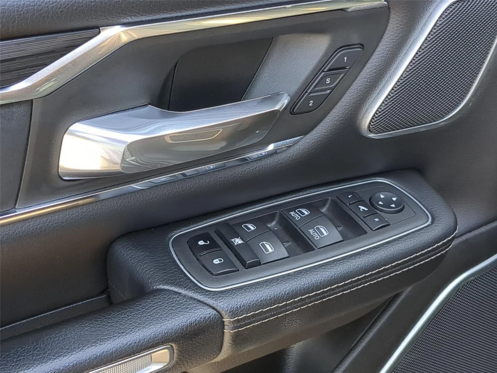 Used 2024  RAM TRUCK LARAM image 13