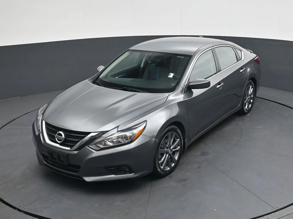 Used 2018 Gray Nissan 2.5 SR image 31