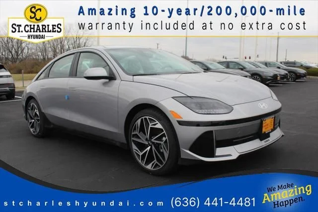 Used 2024 Silver Hyundai SEL image 1