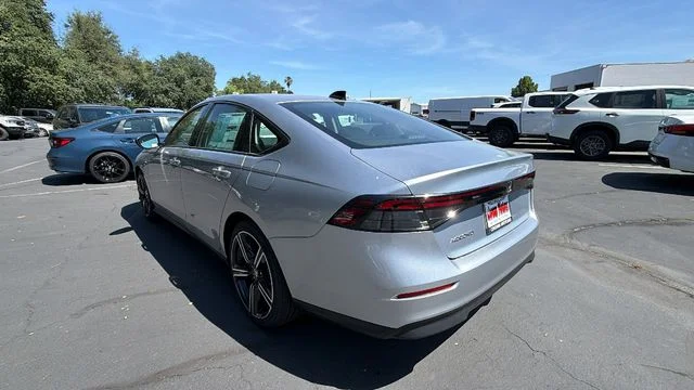 New 2026 Solar Silver Metallic Honda SE image 6