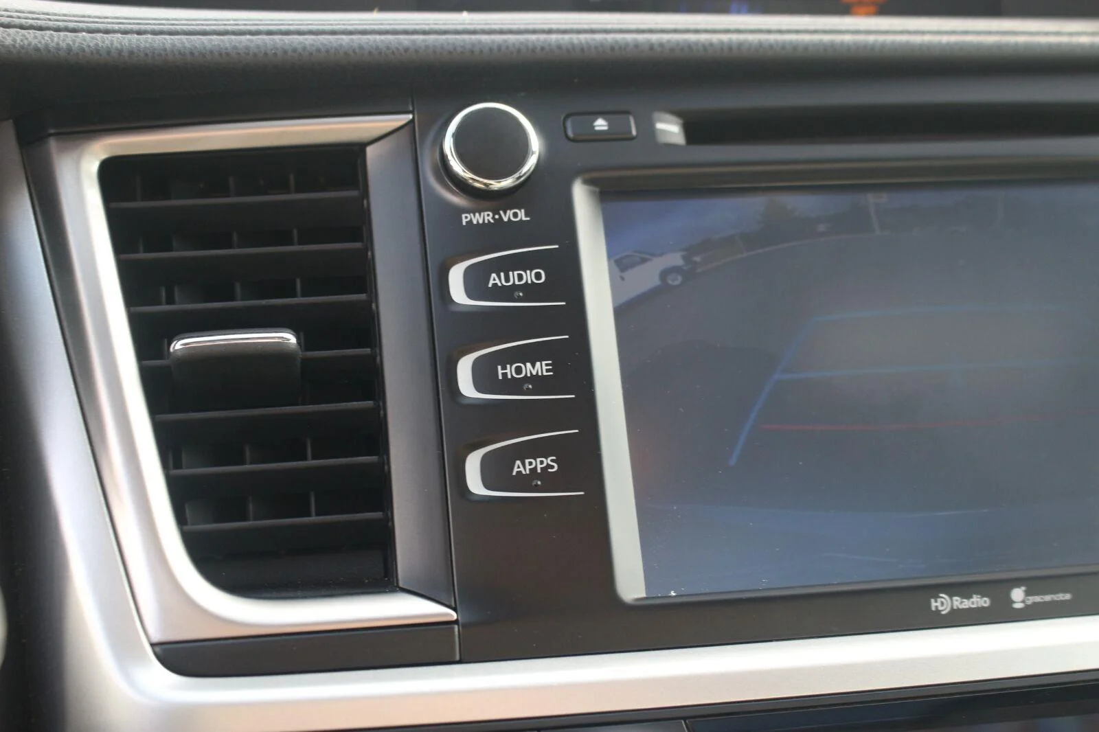 Used 2015  Toyota XLE image 24