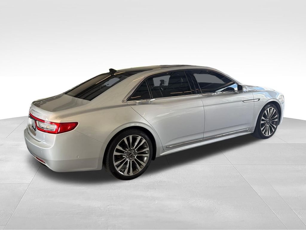 Used 2019 Silver Lincoln Reserve image 5
