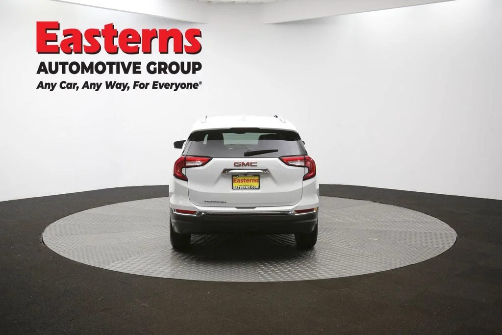 Used 2023 White GMC SLT image 38