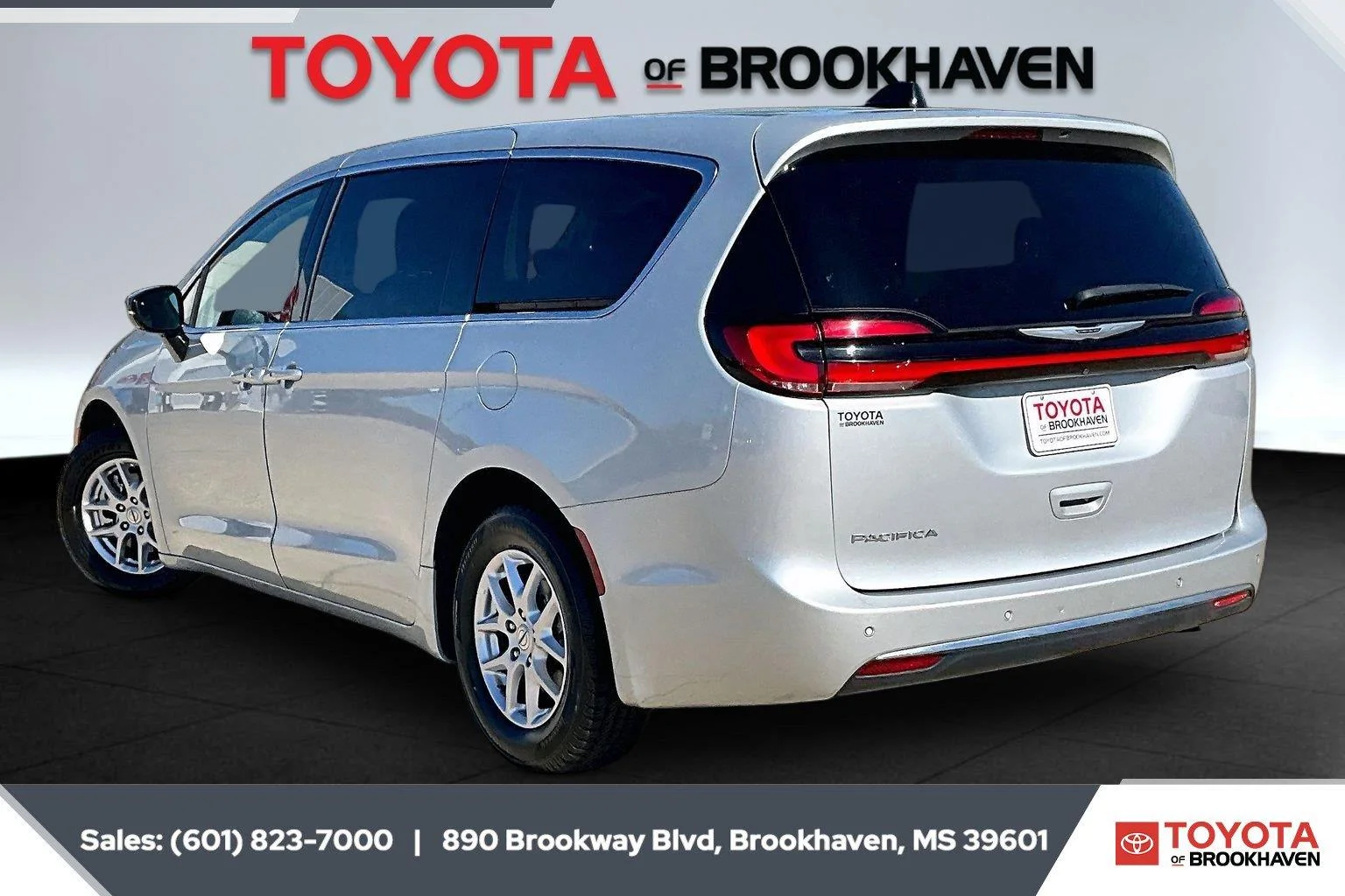 Used 2024 Silver Mist Clearcoat Chrysler Touring L image 2