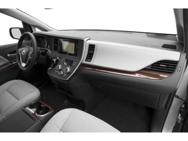 Used 2015  Toyota  image 16