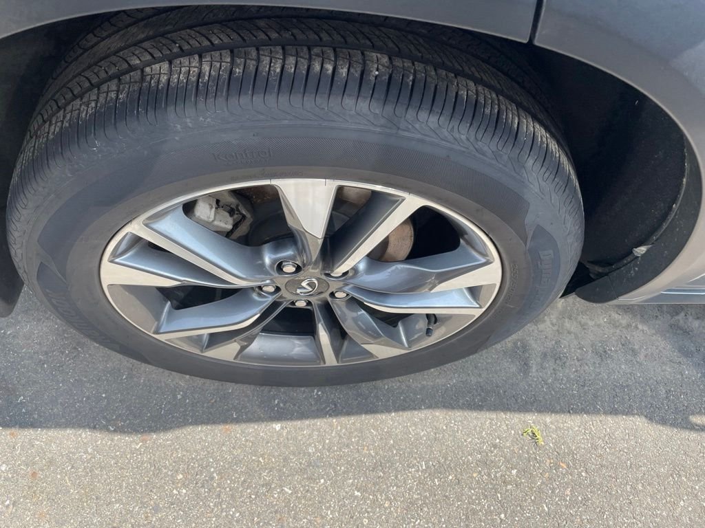 Certified Used 2023 Graphite Shadow INFINITI LUXE image 3