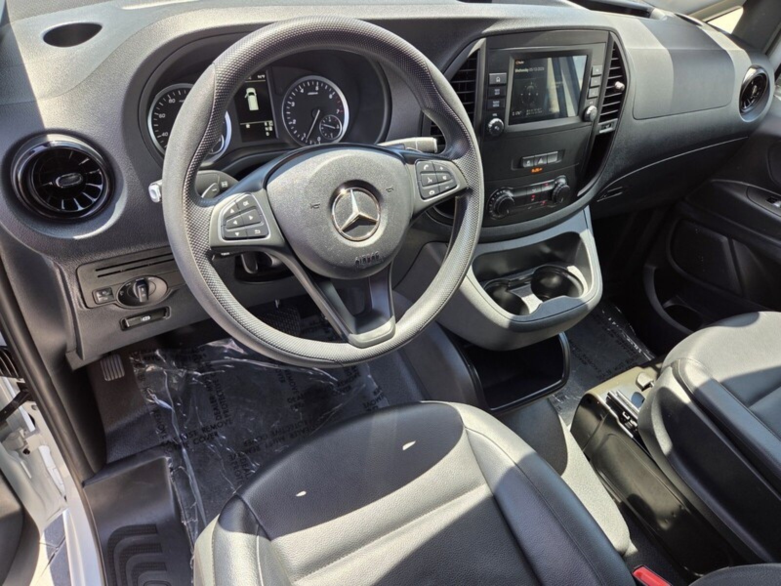Used 2022 Arctic White Mercedes-Benz Metris image 14