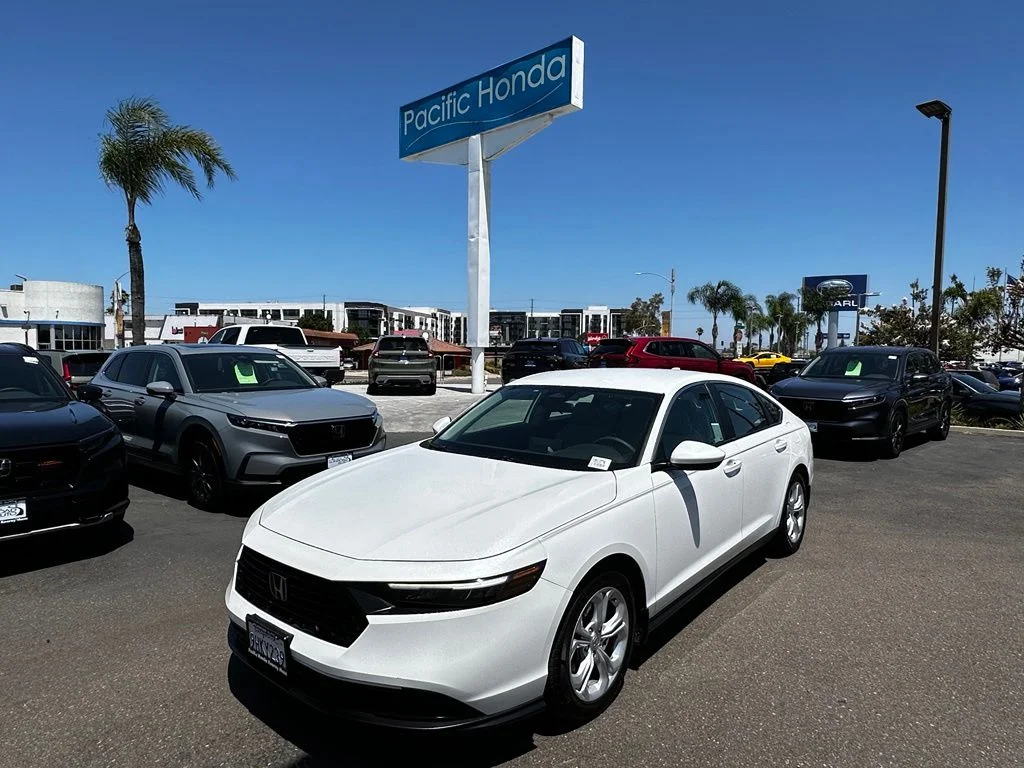 Used 2024  Honda LX image 2