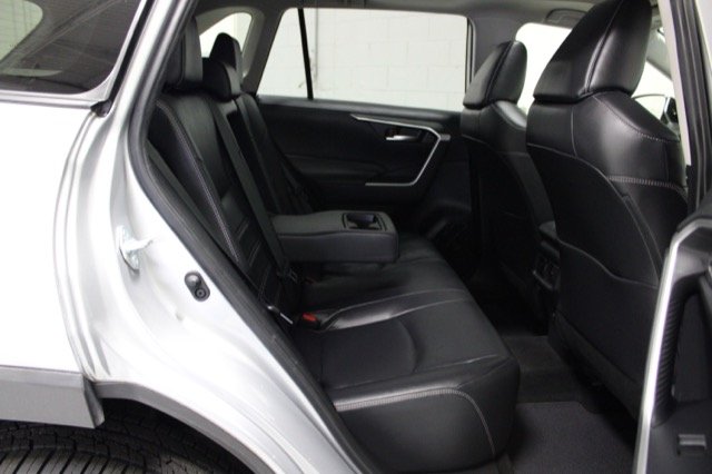 Certified Used 2019 Silver Toyota Xle premium image 19