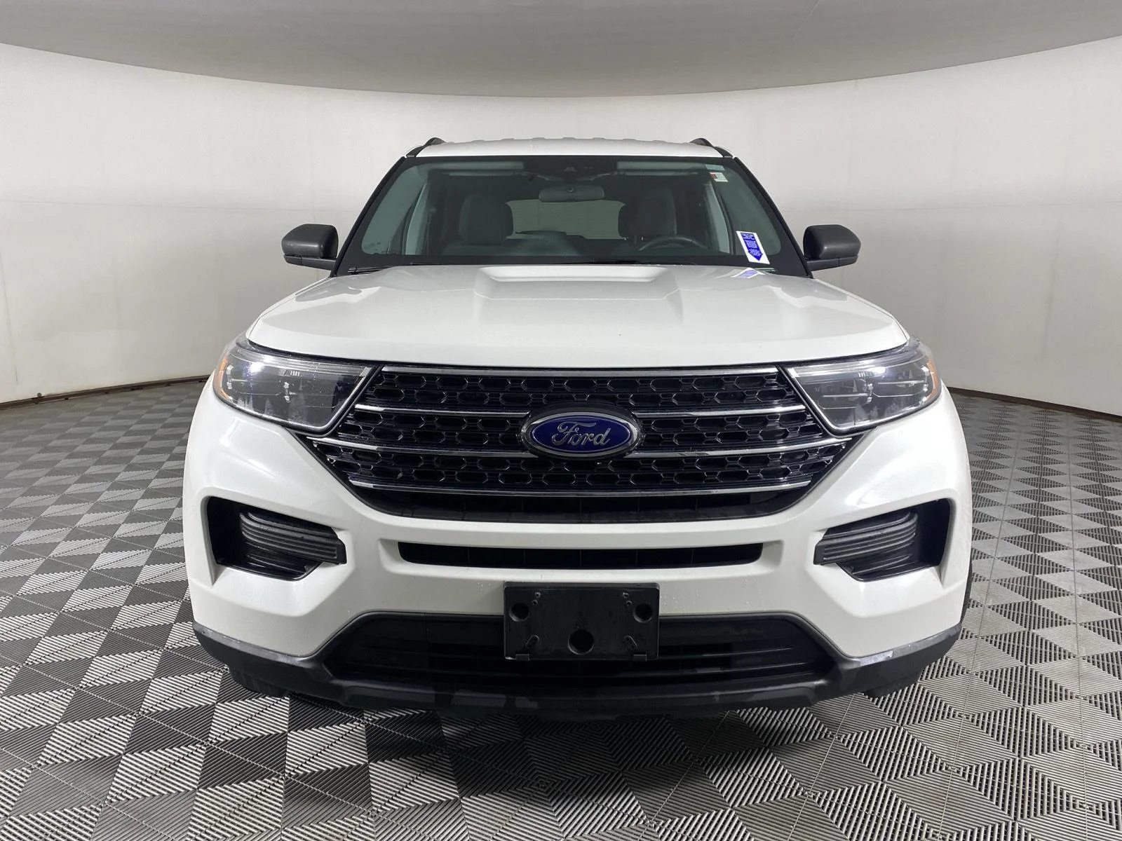 Used 2024 Star White Metallic Tri-Coat Ford XLT image 2