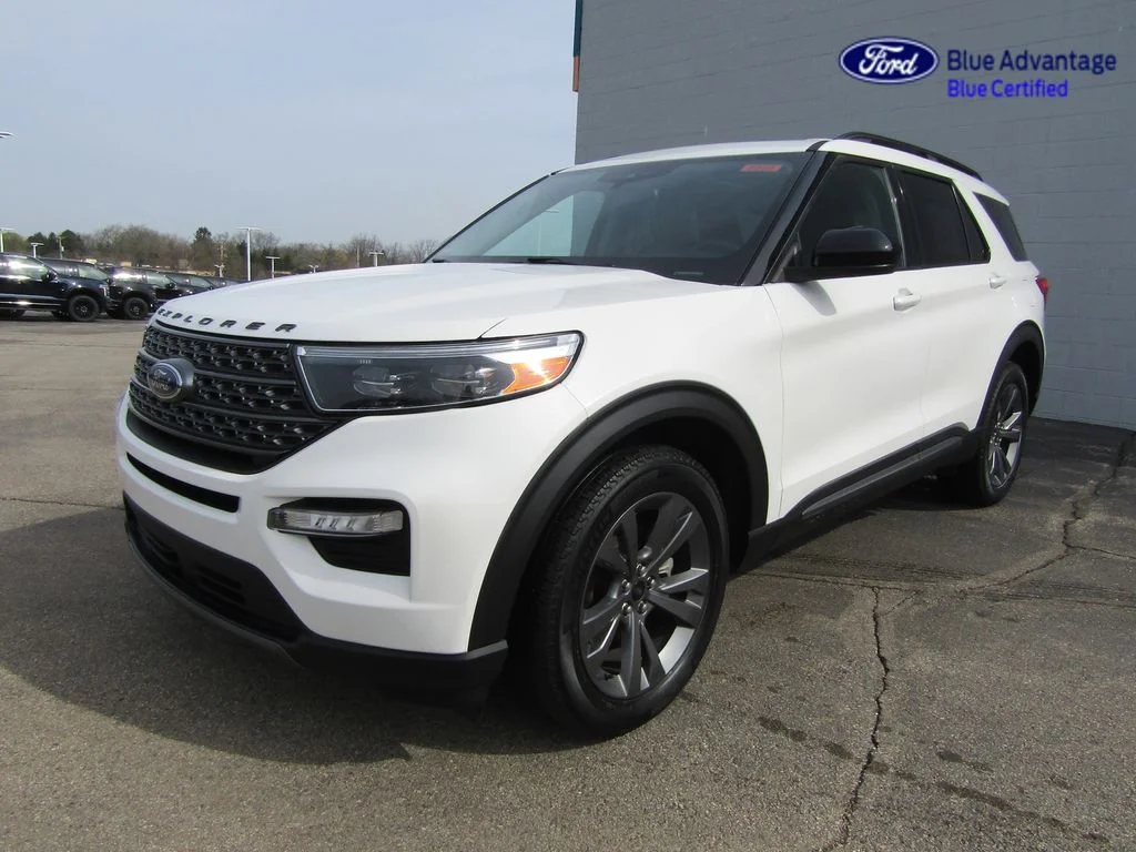 Certified Used 2023 Star White Ford XLT image 46