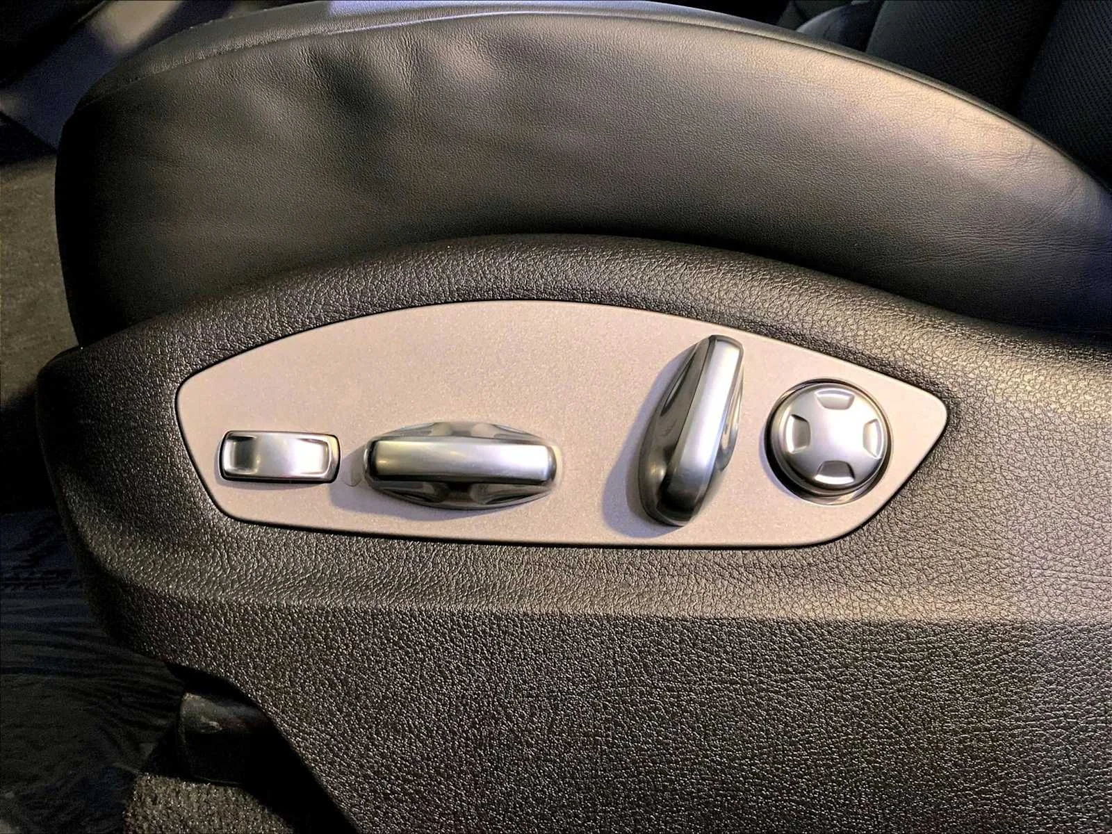 2026 Porsche Macan Base - Photo 39