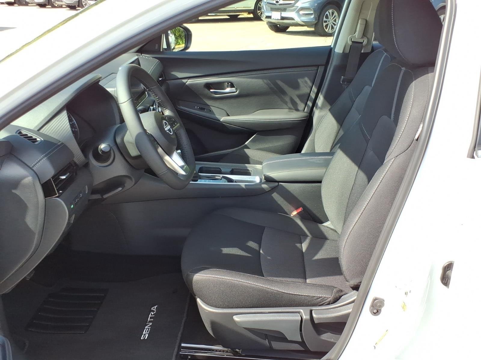 Used 2025 Aspen White Tricoat Nissan SV image 10