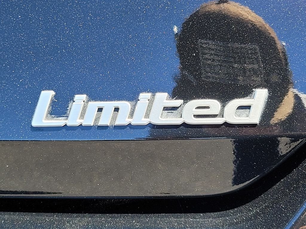 Used 2025 Black Hyundai Limited image 11