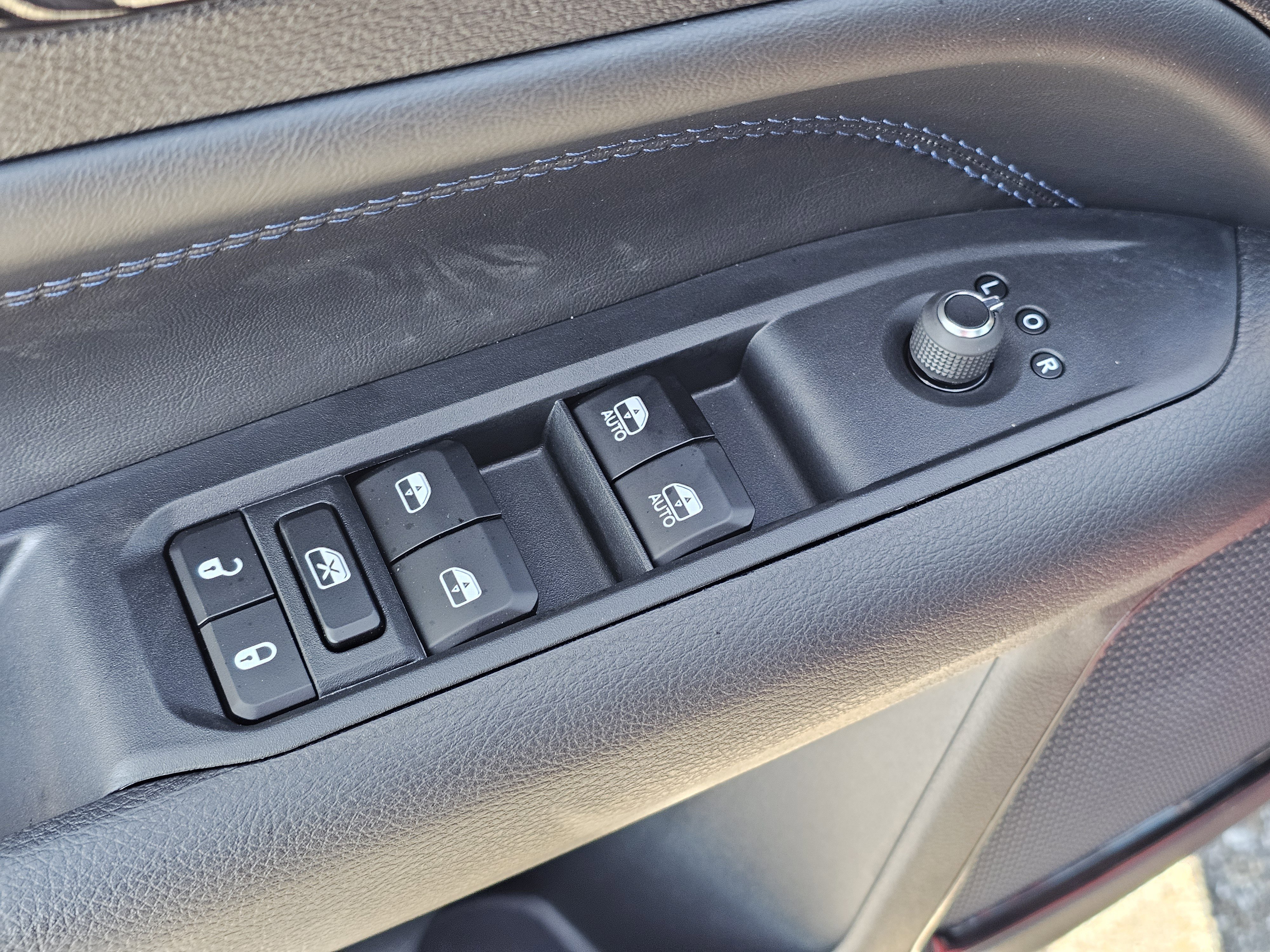 New 2026 Red Hot Pearlcoat Jeep Latitude Altitude image 15
