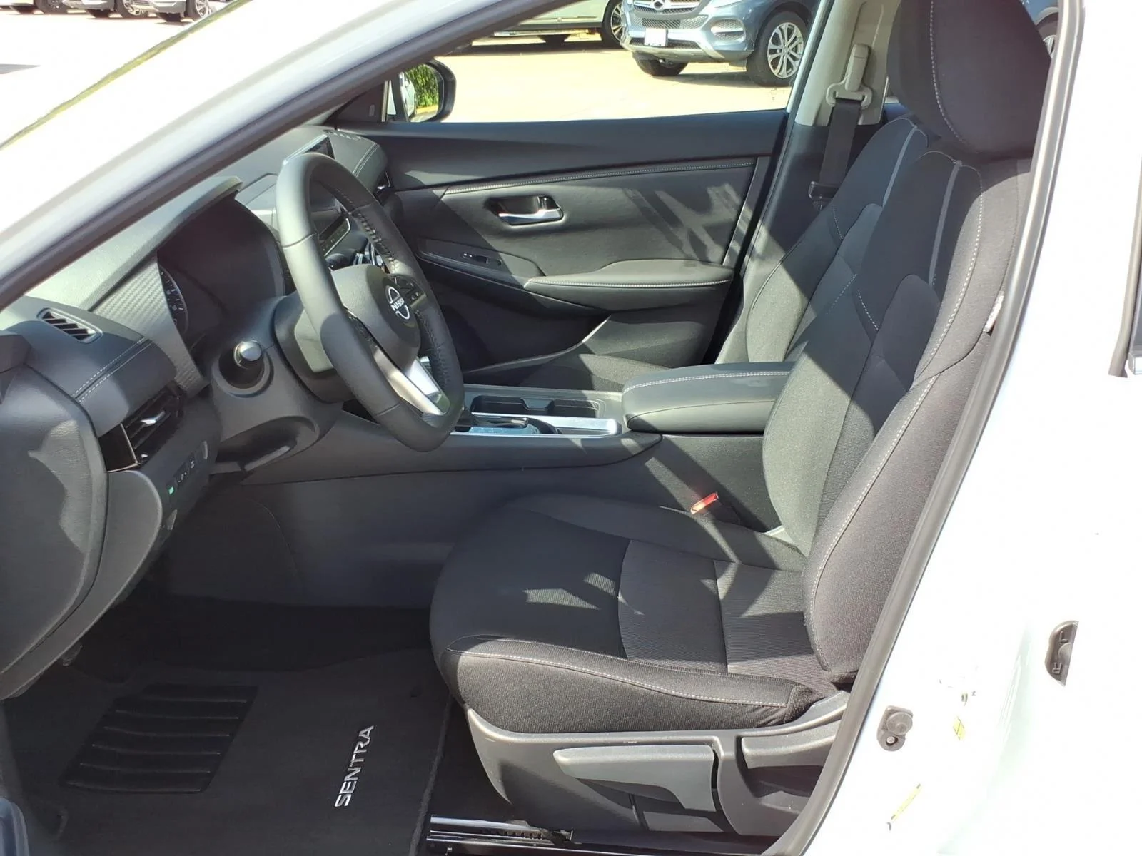 Used 2025 Aspen White Tricoat Nissan SV image 10