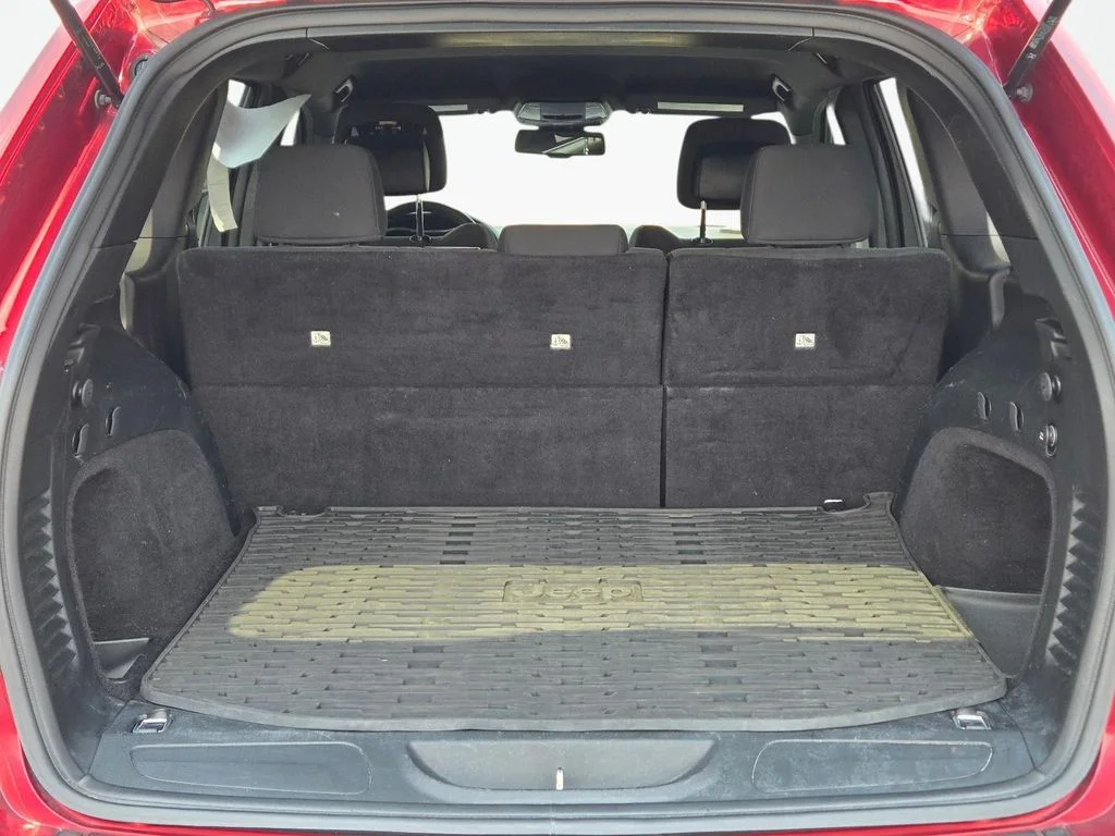 Used 2014 Red Jeep Laredo image 8