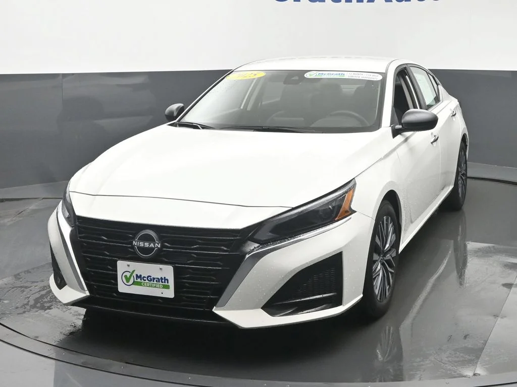 Used 2025 White Nissan 2.5 SV image 20