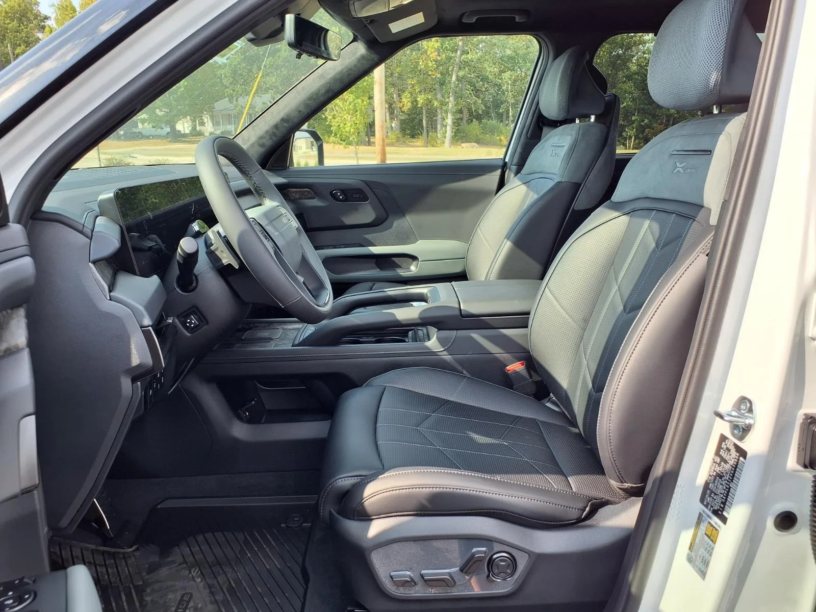 New 2027 Glacial White Pearl Kia X-Pro SX Prestige image 13