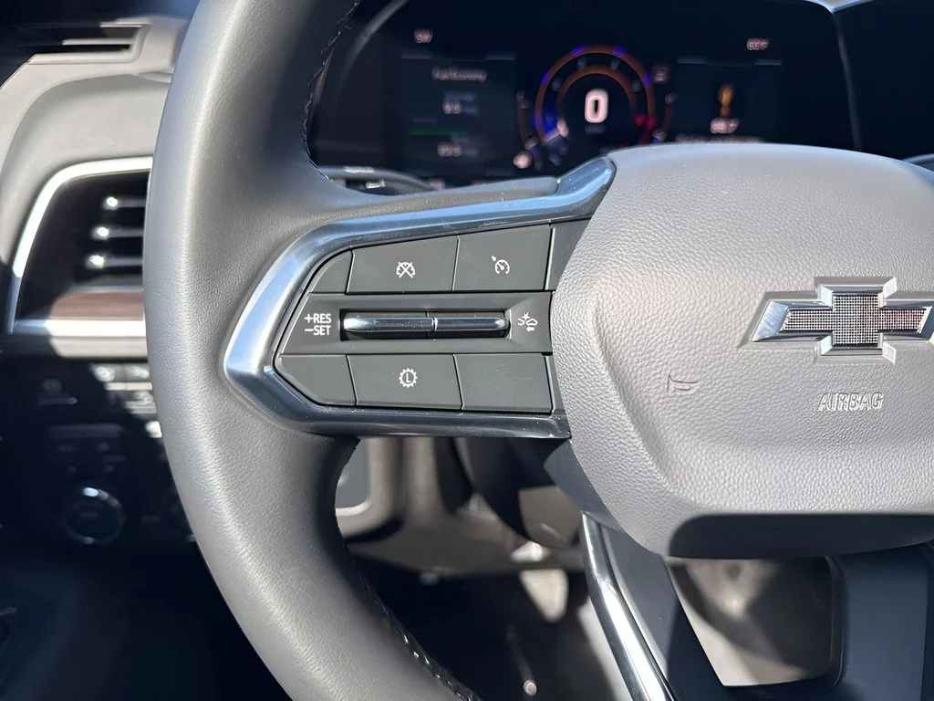 Used 2025 Gray Chevrolet Z71 image 16