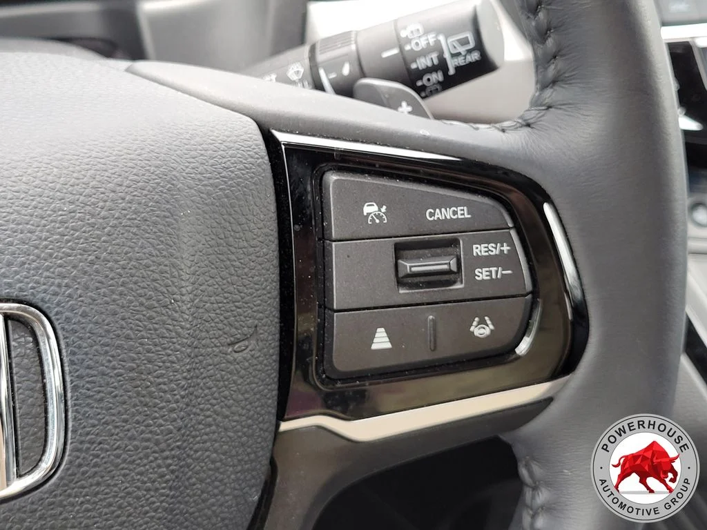 Used 2025 White Honda Touring image 32