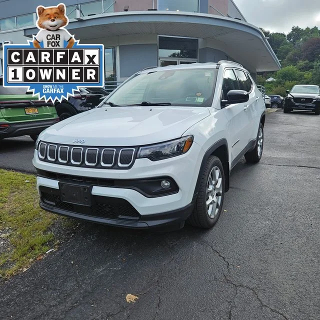 Used 2022 White Jeep Latitude Lux image 1