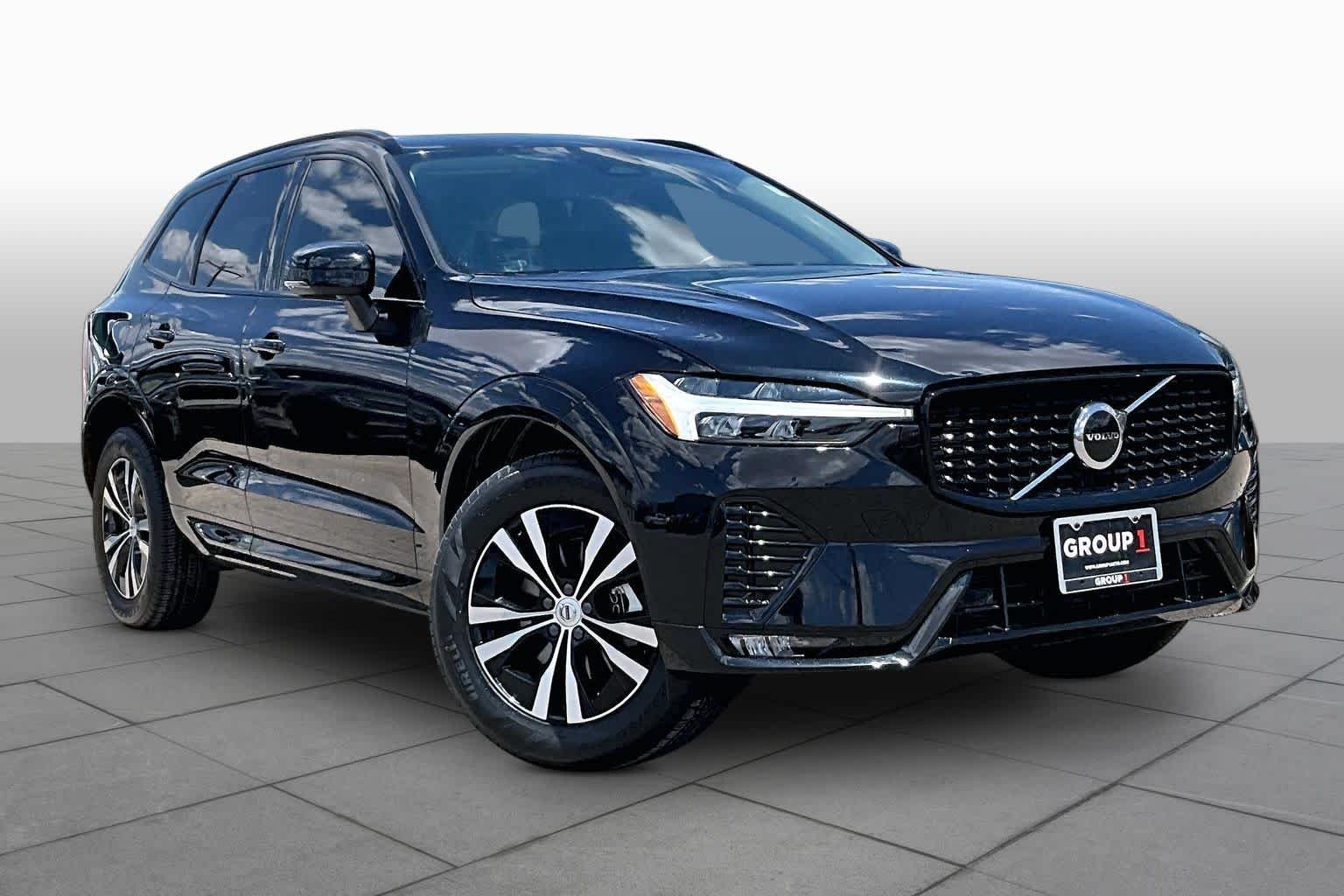 Used 2024 Onyx Black Metallic Volvo Core Dark Theme image 3