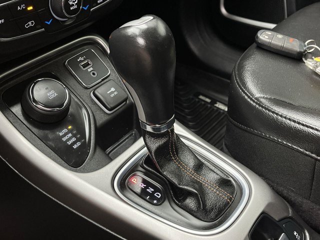 Used 2020 Billet Silver Metallic Clearcoat Jeep Latitude image 22
