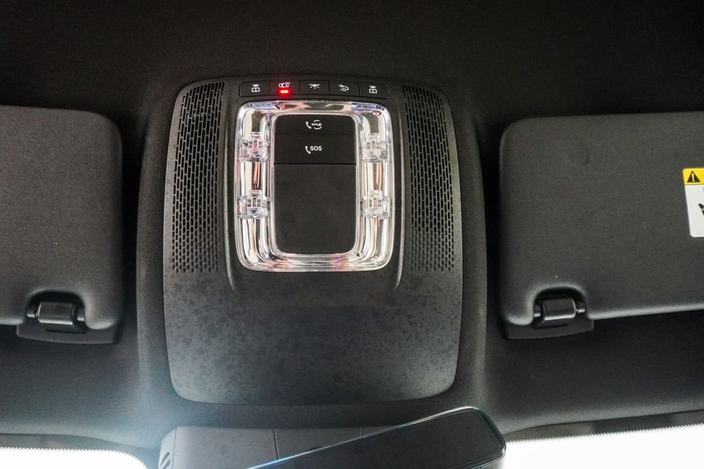 Used 2025 White Mercedes-Benz GLB 250 image 25