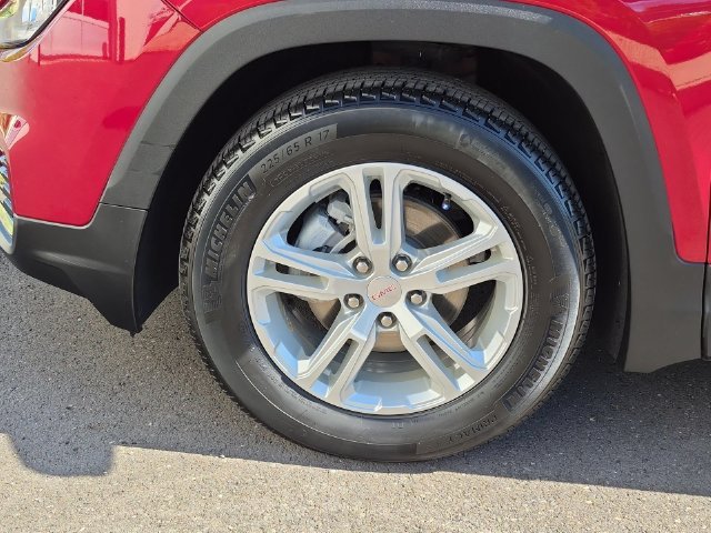 Used 2023 VOLCANIC RED TINTCOAT GMC SLE image 35