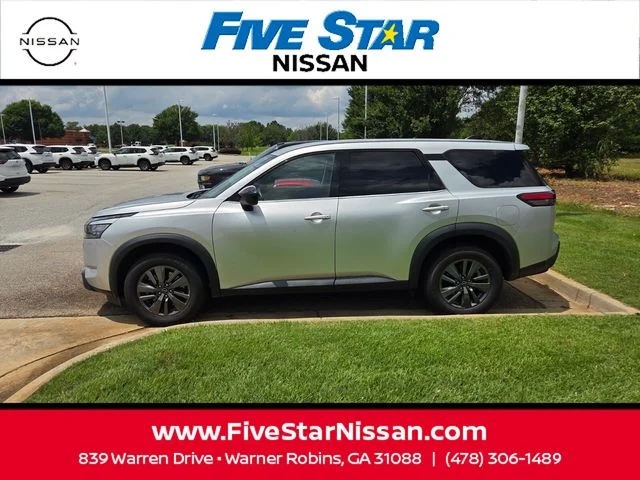 Used 2024 Silver Nissan S image 4