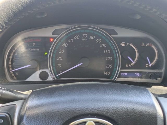 Used 2013 White Toyota LE image 30
