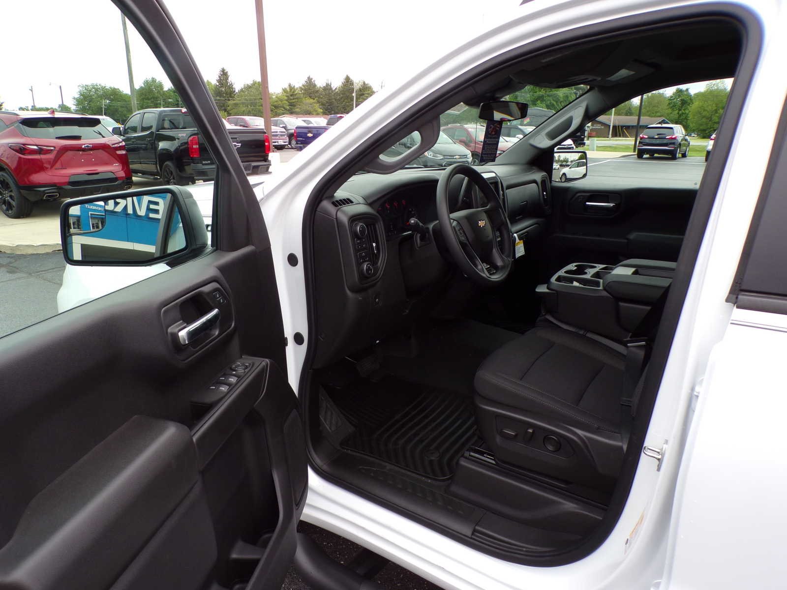 2024 Chevrolet Silverado 1500 Custom - Photo 6