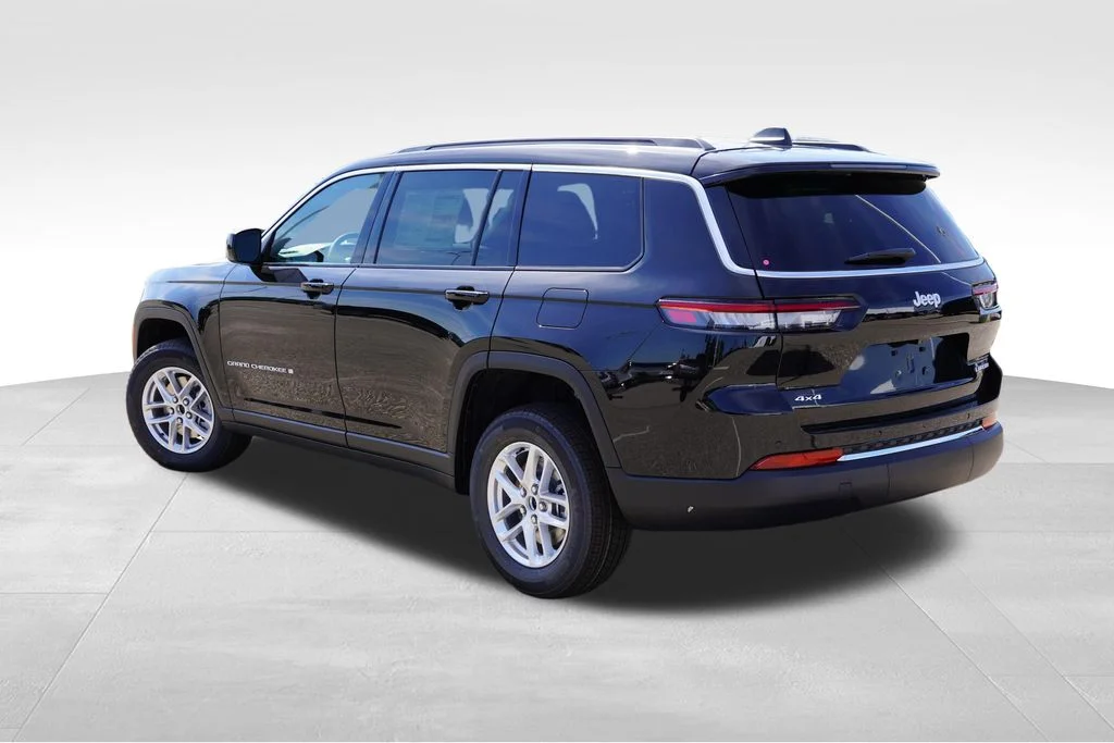 New 2026 Diamond Black Crystal Pearlcoat Jeep Laredo X image 5