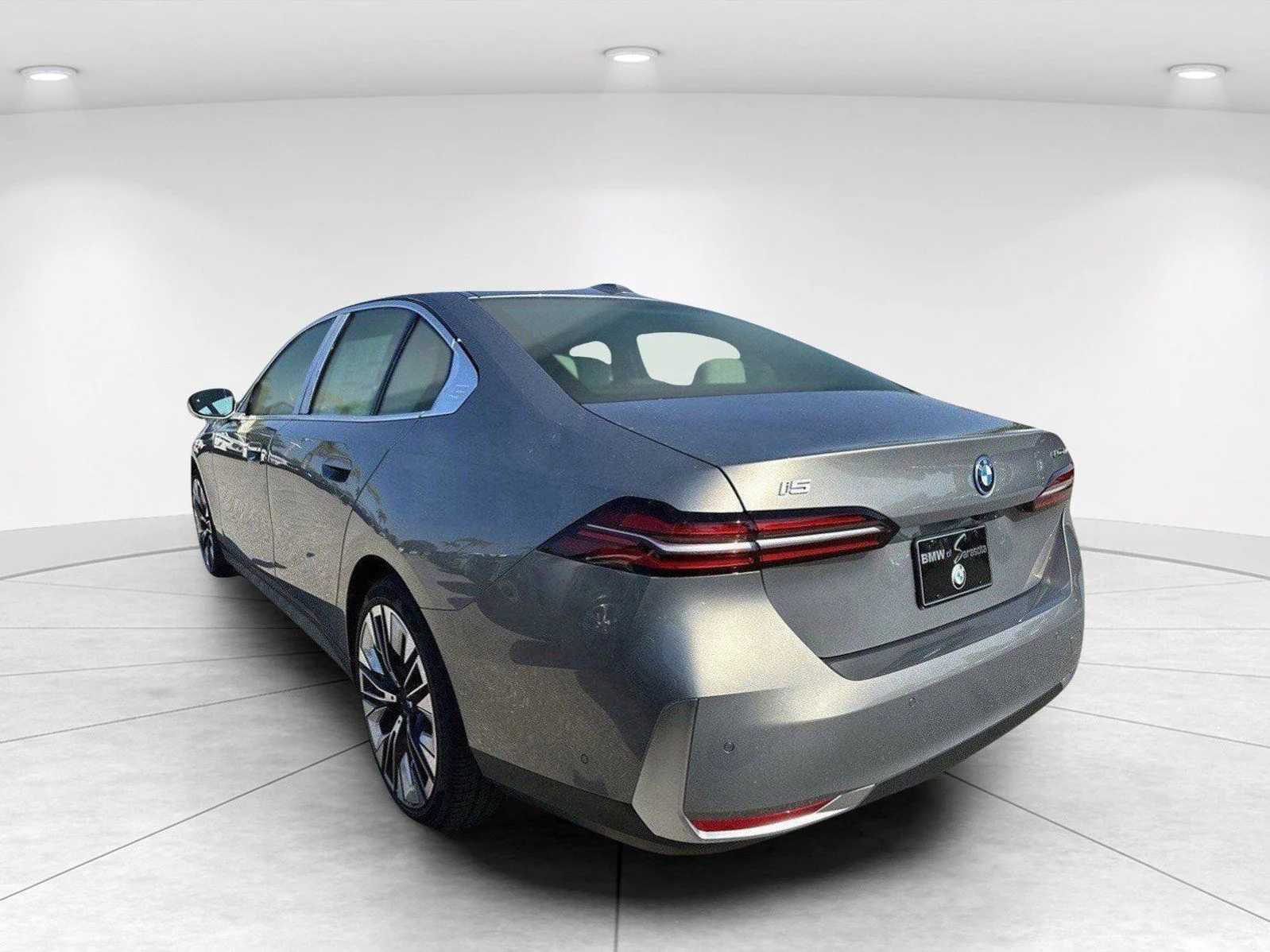 New 2026 Oxide Grey Metallic BMW eDrive40 image 7