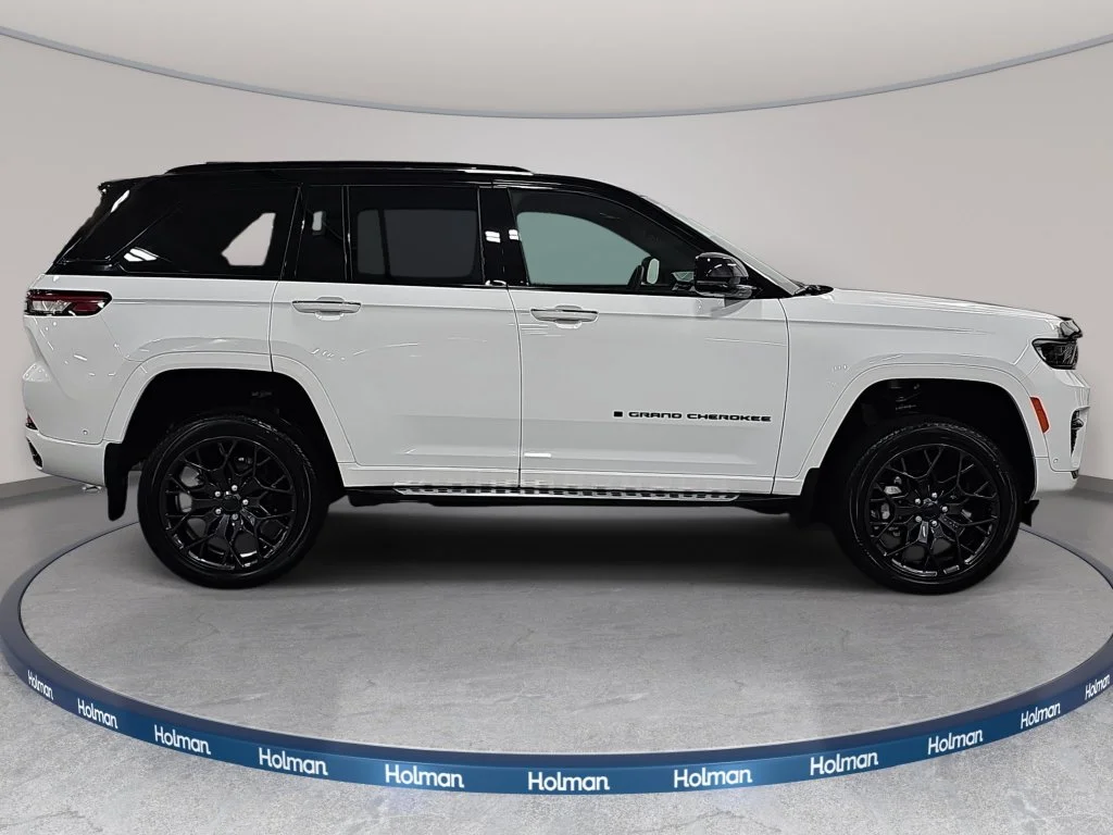 Used 2024 White Jeep Summit Reserve image 5