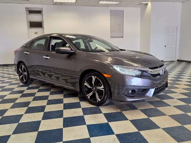 Used 2017  Honda Touring image 1