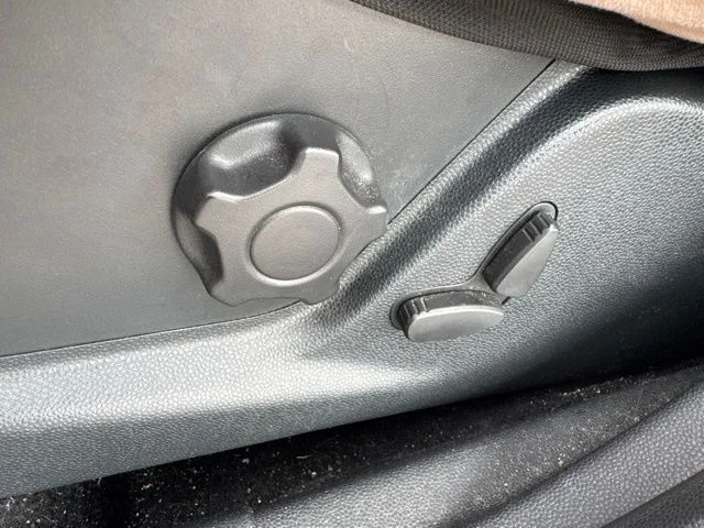 Used 2020 Red Ford SE image 24
