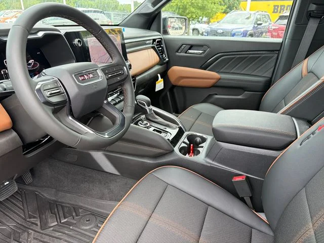 2026 GMC Canyon AT4 - Photo 18