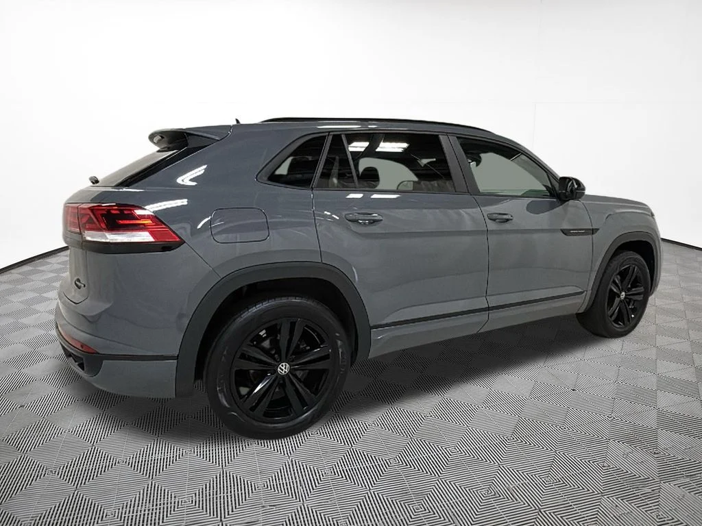 Used 2023 Gray Volkswagen 2.0T SEL R-Line image 9