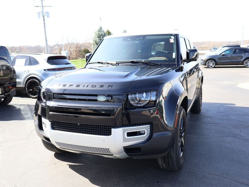 2023 Land Rover Defender SE