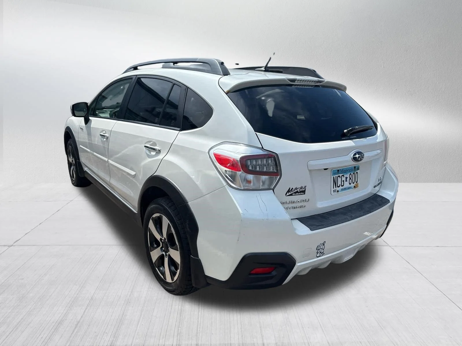 Used 2014 Satin White Pearl Subaru Touring image 3