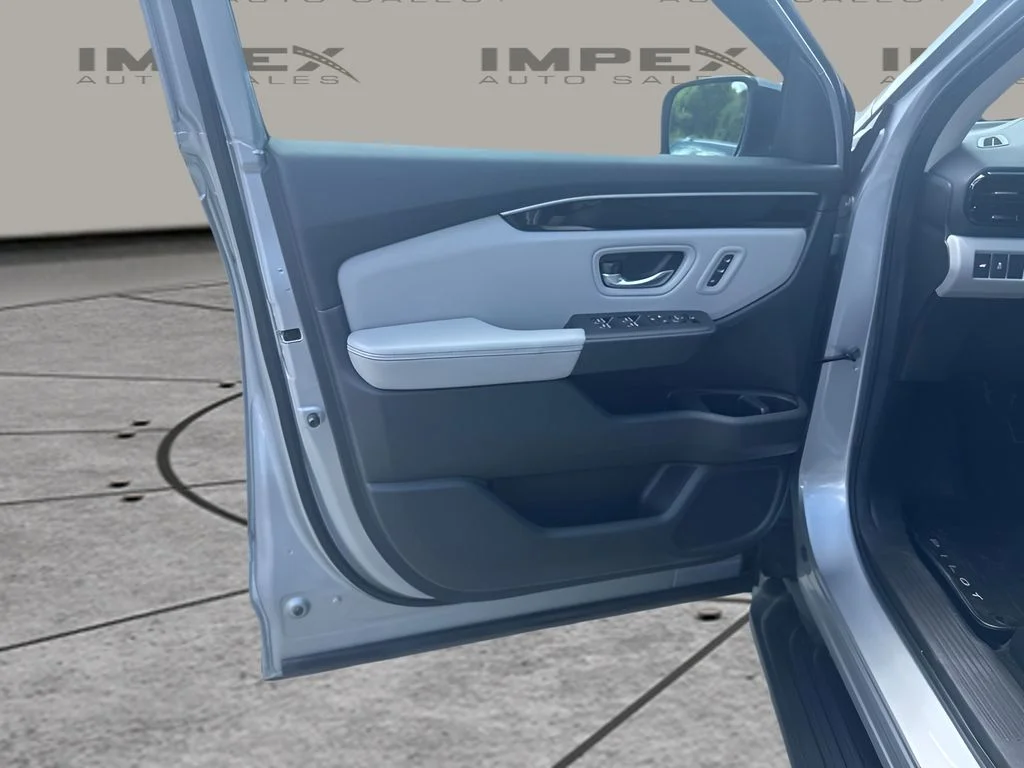 Used 2023 Silver Honda EX-L image 18