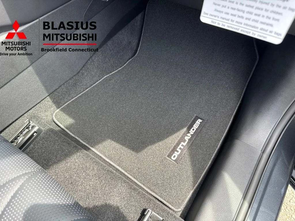 New 2026 Gray Mitsubishi SEL image 40