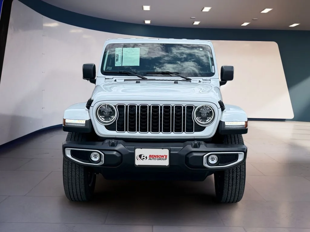 Used 2025 White Jeep Sahara image 8