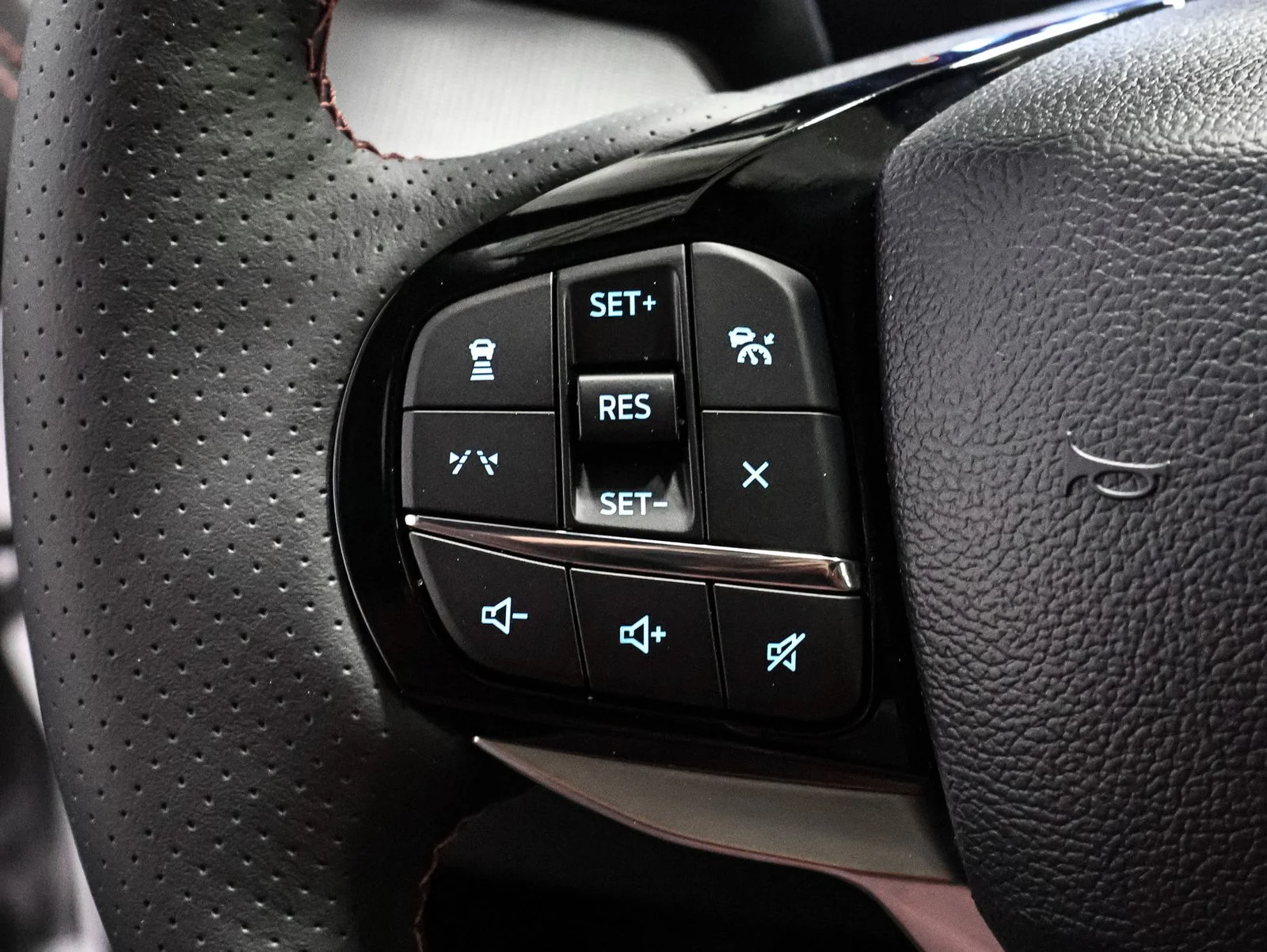 2026 Ford Explorer ST-Line - Photo 35